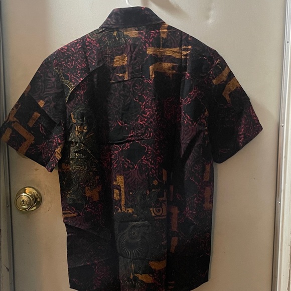 Charming R Abstract Pattern Top - Picture 5 of 5